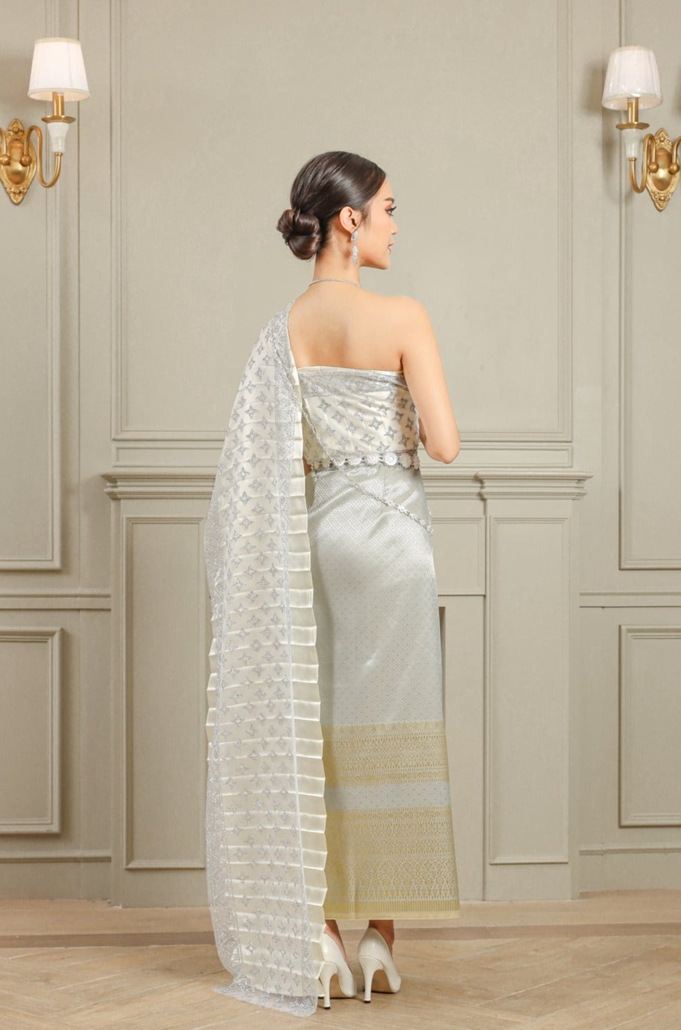 Picture of a silver traditional Thai wedding dress